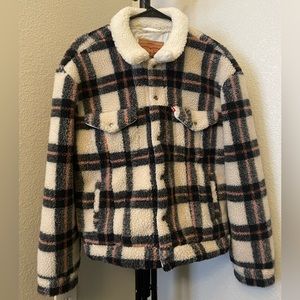 LEVI’S SHERPA TRUCKER JACKET (WOMENS)